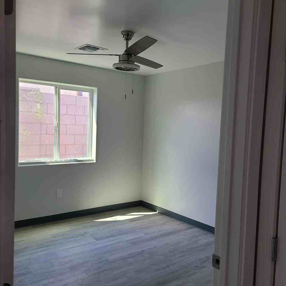 23 East Illini Street - Photo 3 of 34