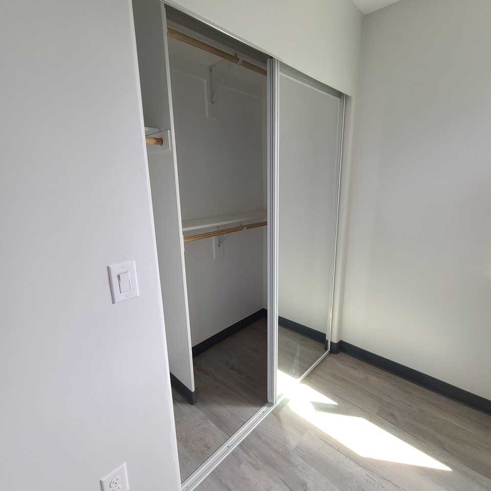 23 East Illini Street - Photo 4 of 34