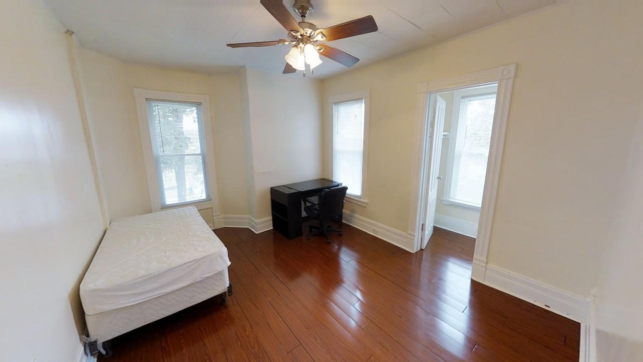 127 Comstock - Photo 4 of 16