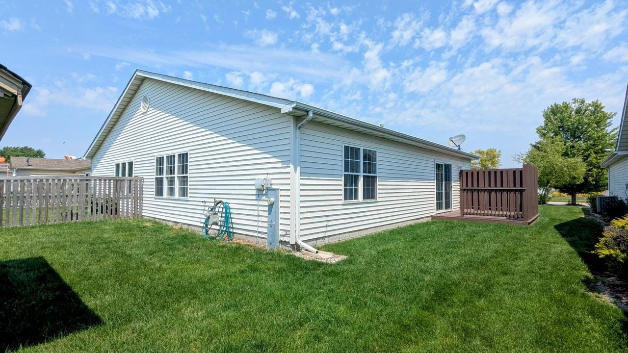 1643 Chestnut Drive - Photo 2 of 13