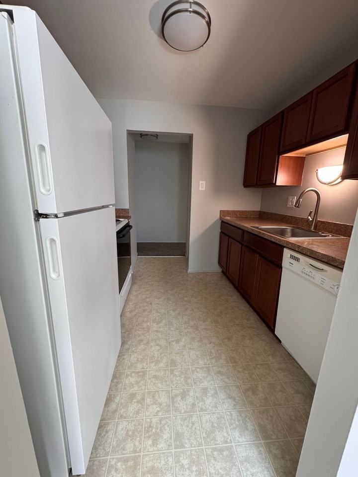 Harvard House Apartments - Photo 3 of 27