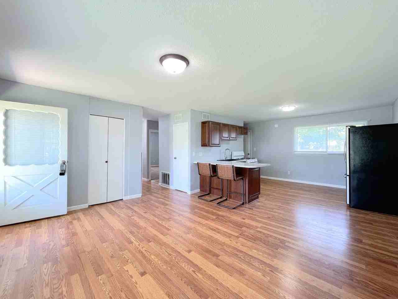 917 College Ln - Photo 2 of 18