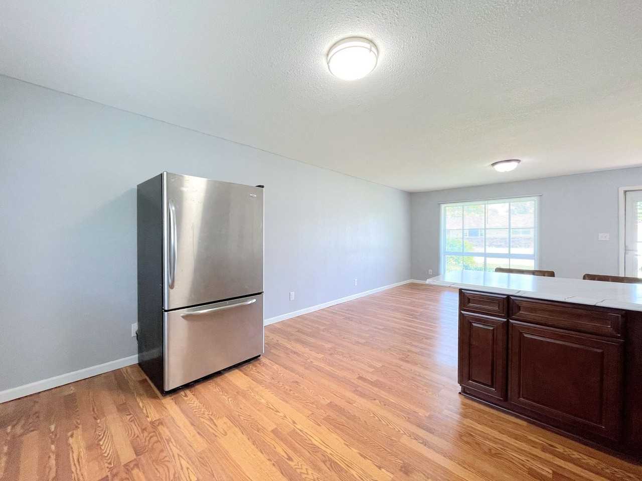 917 College Ln - Photo 5 of 18