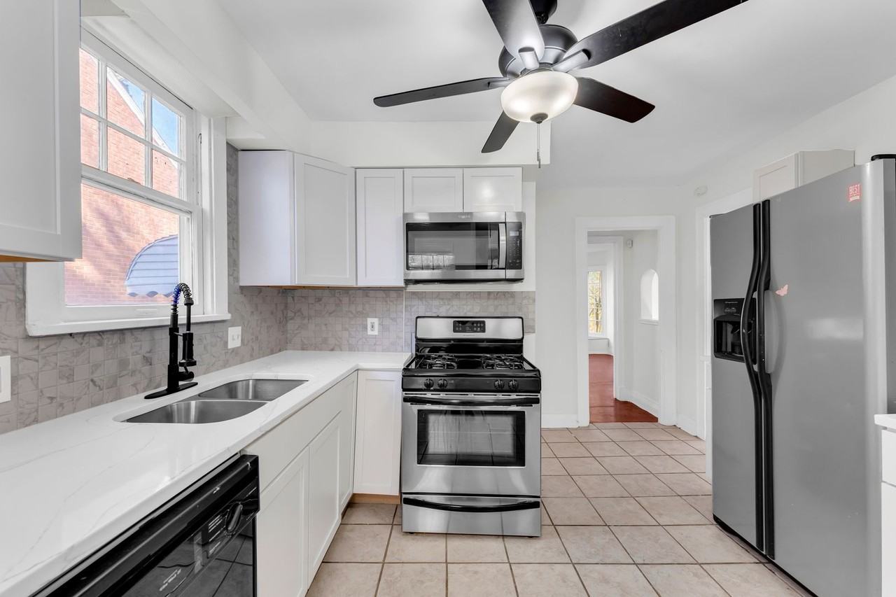 3630 Bainbridge Rd - Photo 5 of 17