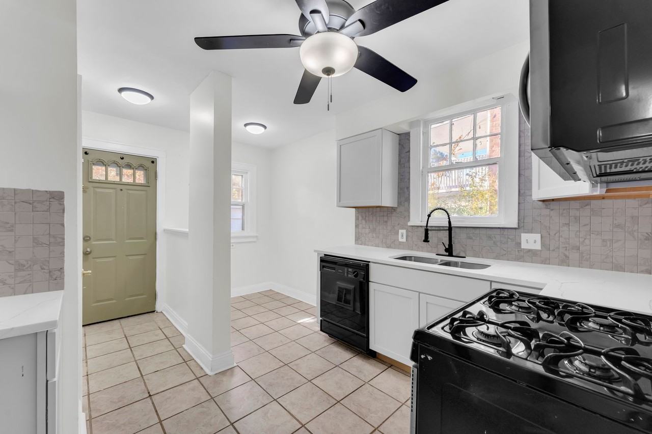 3630 Bainbridge Rd - Photo 7 of 17