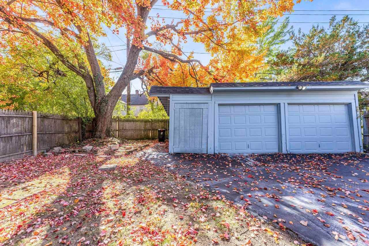 3630 Bainbridge Rd - Photo 4 of 17