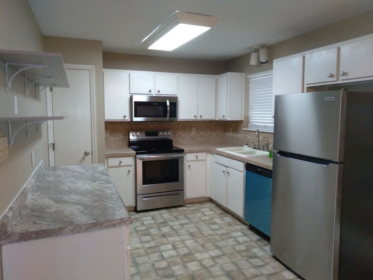 307 Kyle Dr - Photo 3 of 23