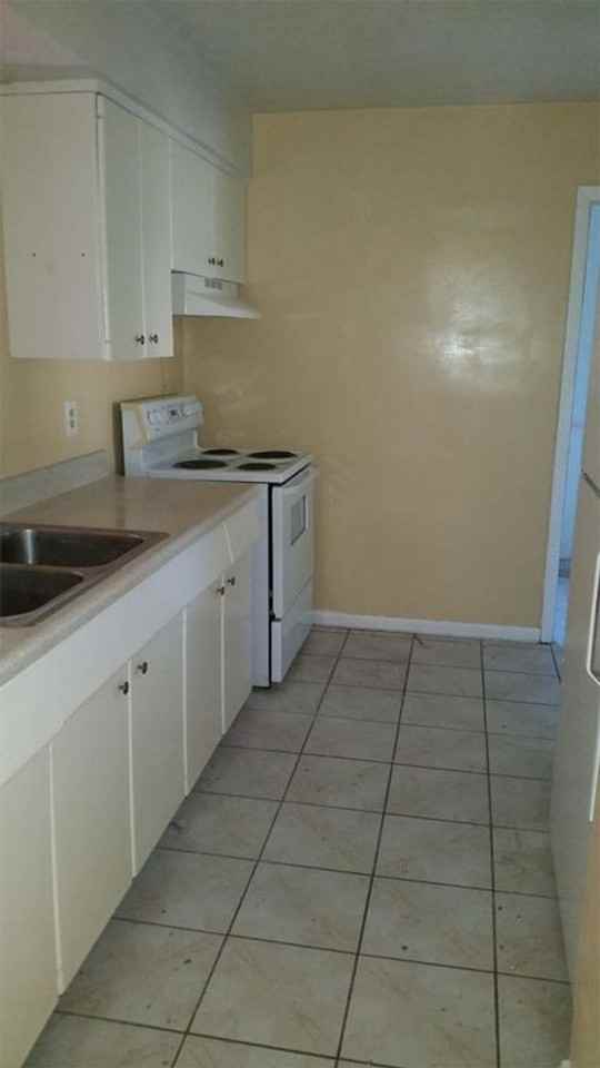 1110 Cobblestone Ave - Photo 2 of 5
