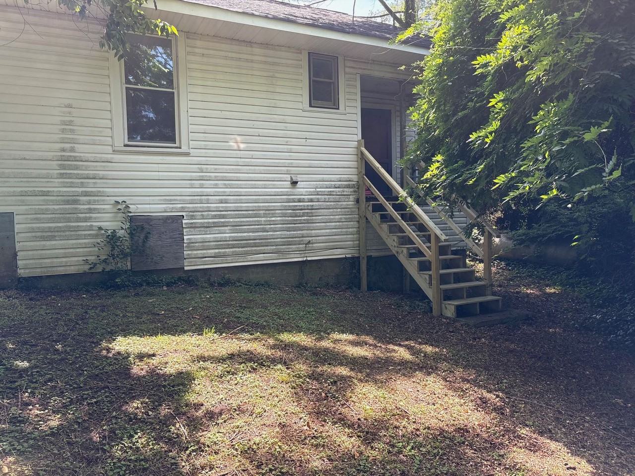 918 Gray Ave - Photo 2 of 8