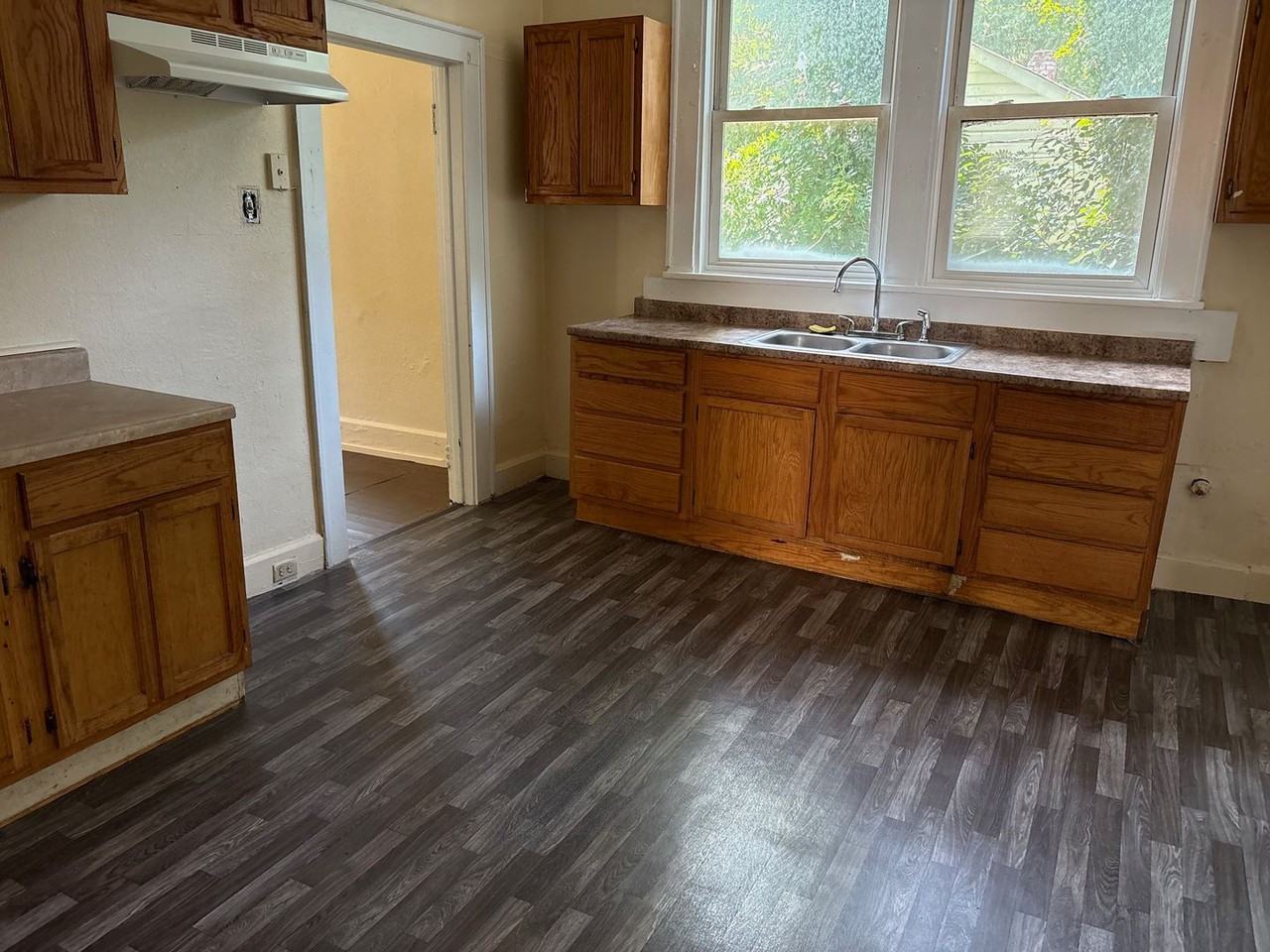 918 Gray Ave - Photo 3 of 8