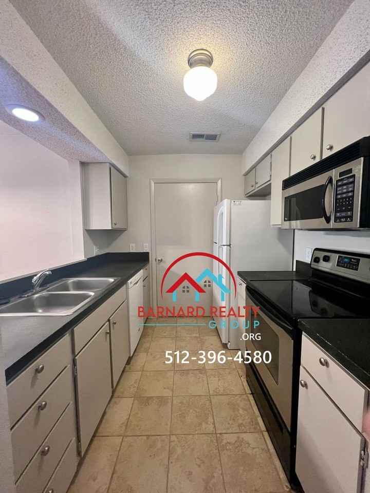 402 N Fredericksburg St - Photo 5 of 17