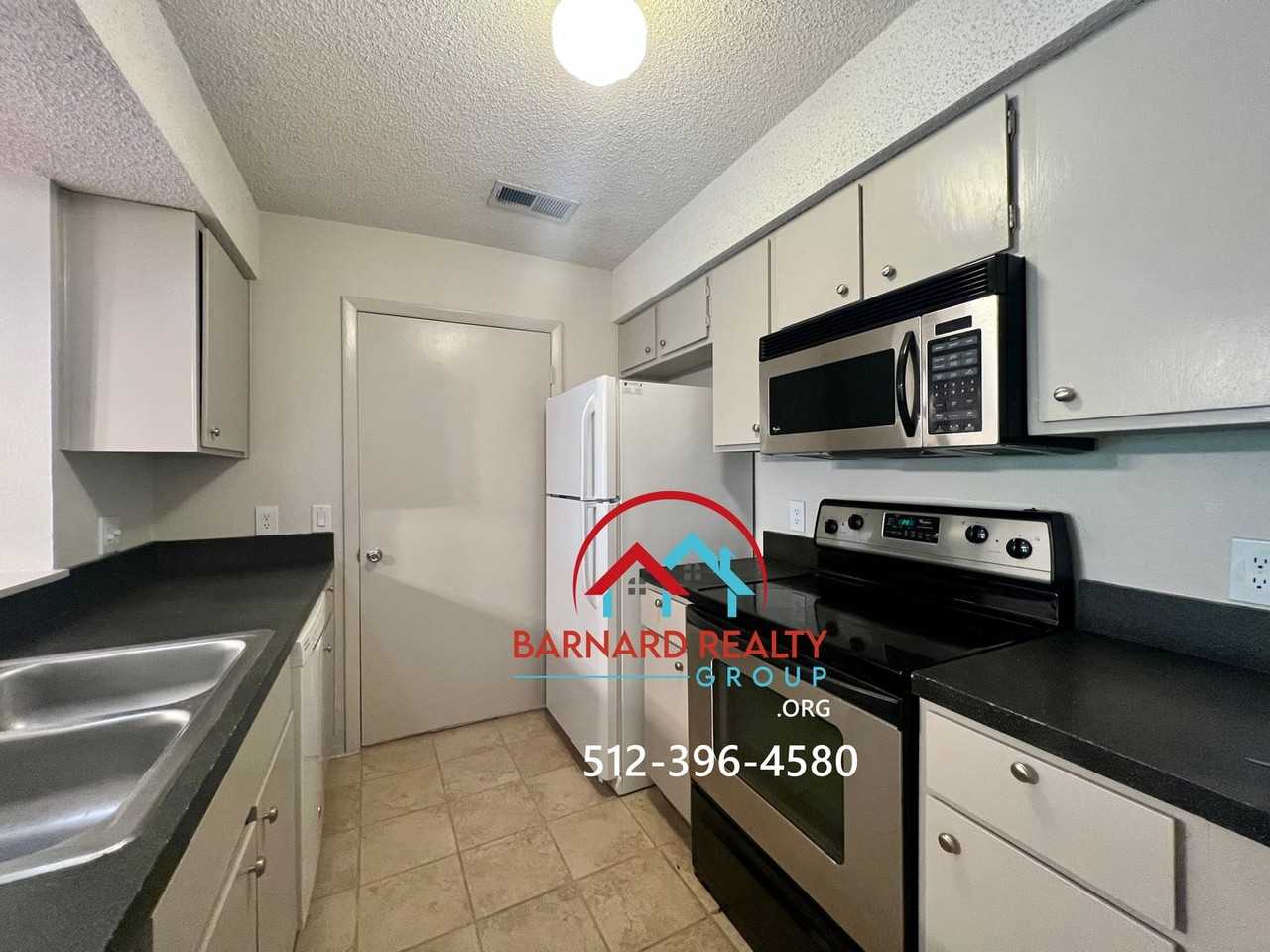 402 N Fredericksburg St - Photo 6 of 17