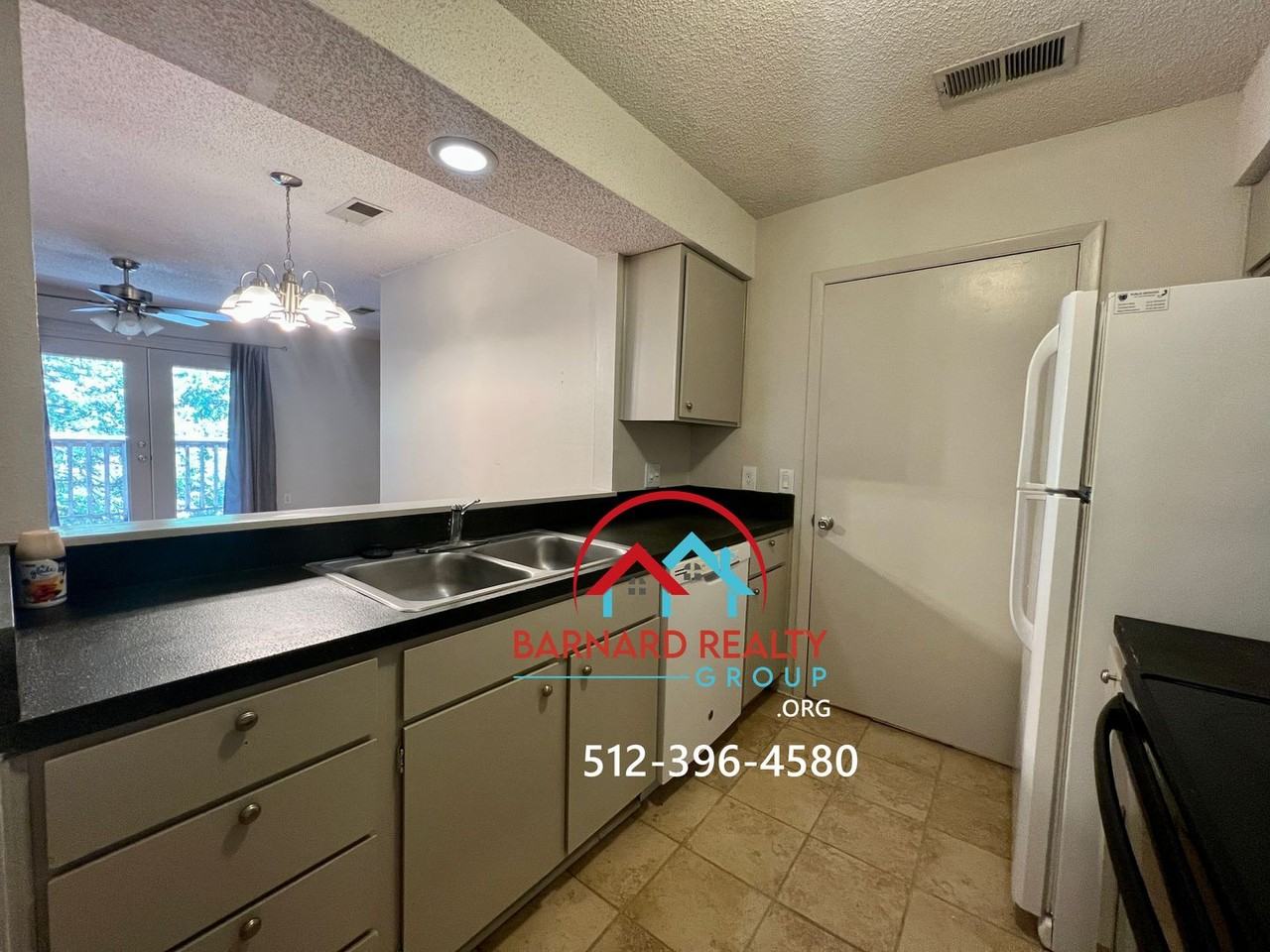 402 N Fredericksburg St - Photo 7 of 17