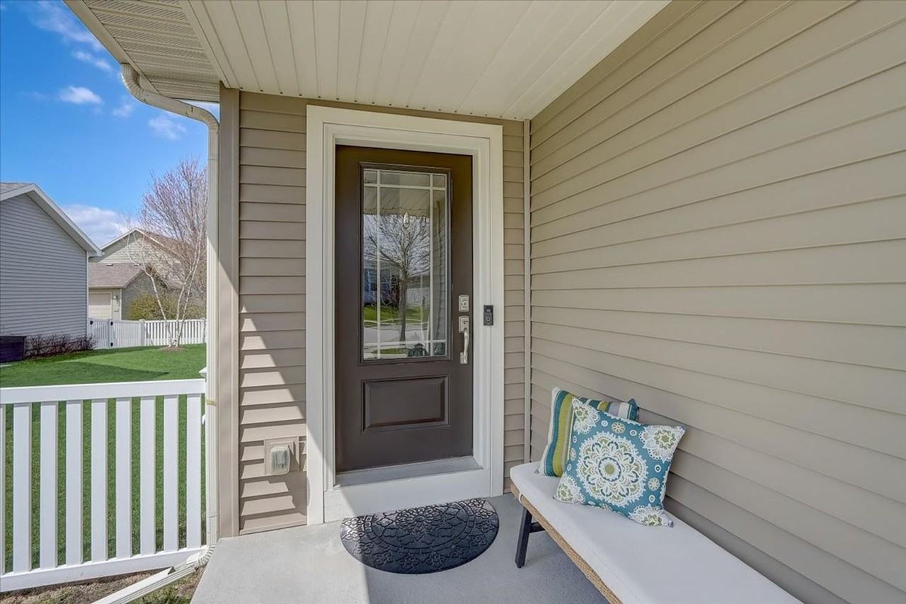 514 Pluto St - Photo 4 of 50