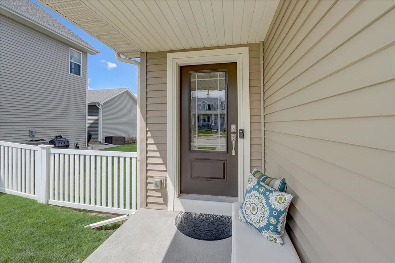 514 Pluto St - Photo 5 of 50