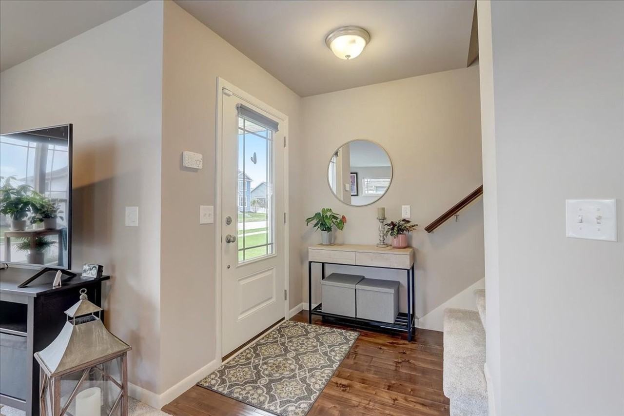 514 Pluto St - Photo 7 of 50