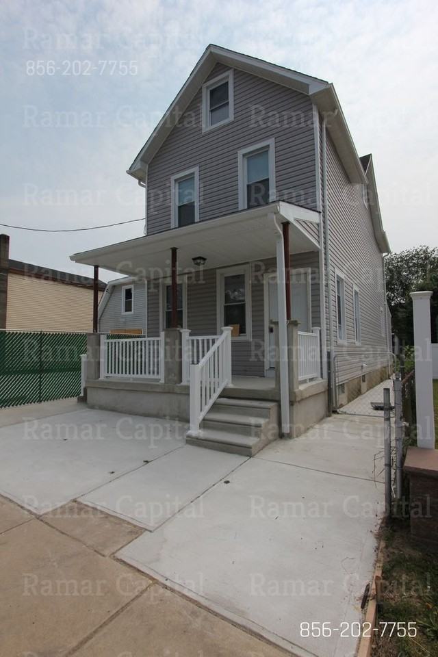 1123 Cambridge Ave - Photo 3 of 27