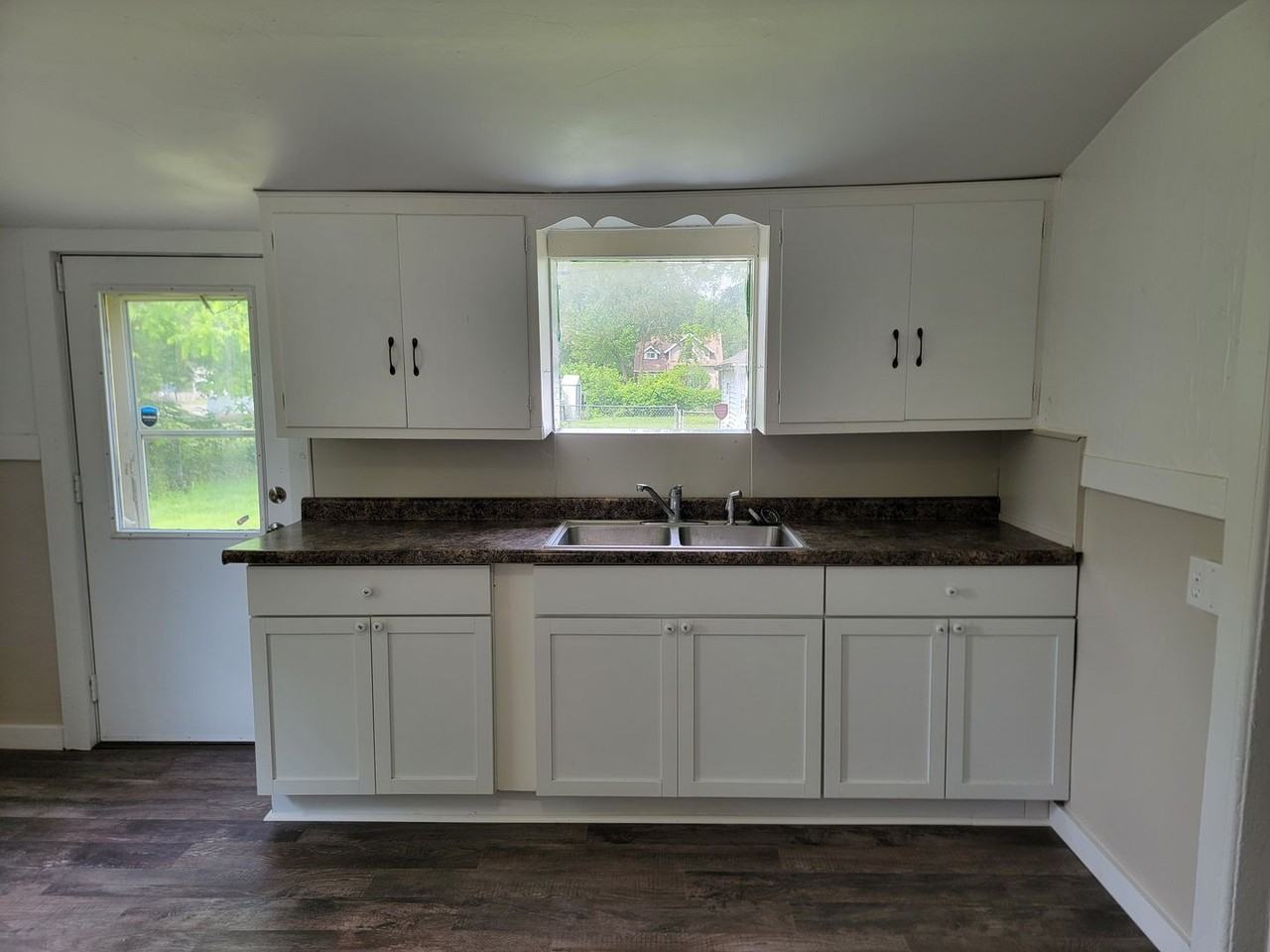 807 Allen St - Photo 2 of 22