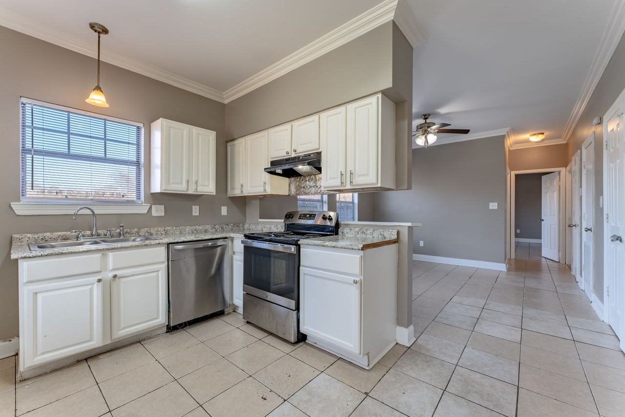 1651 Clear Lake Ave - Photo 5 of 20