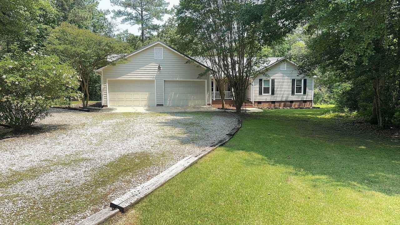 4011 Woods Ct - Photo 2 of 26