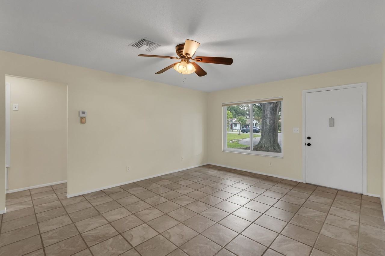 10444 Kingbrook Lane - Photo 4 of 26