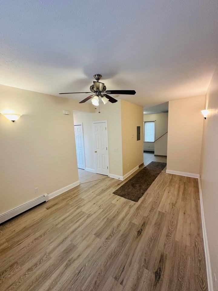 48 Swan St #52 - Photo 3 of 16