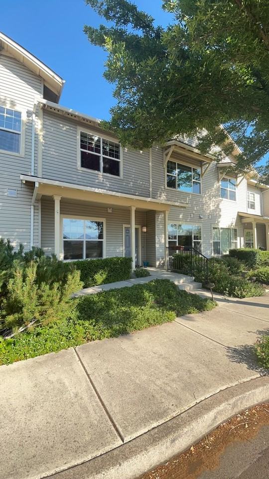 816 Pavilion Pl - Photo 2 of 16