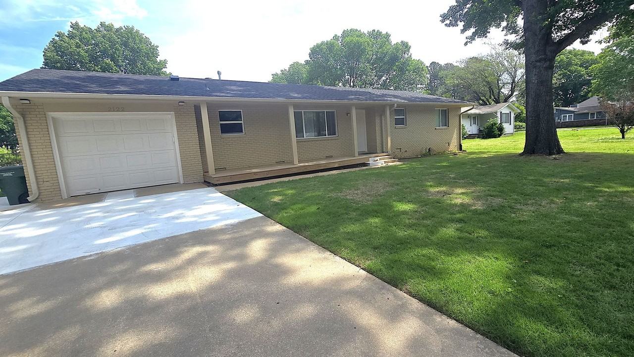 2122 W Lawson St - Photo 2 of 13