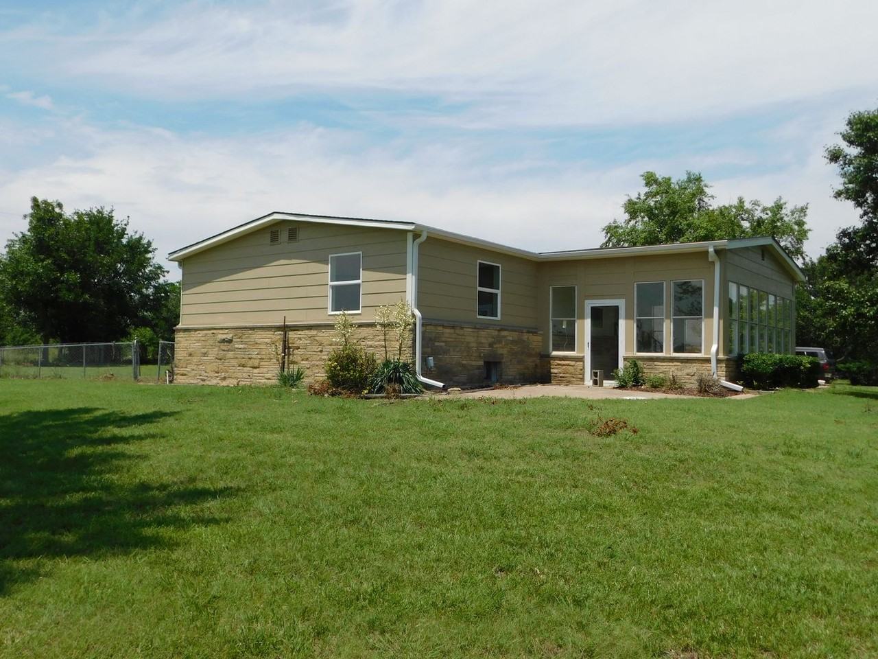 10523 Sw Tawakoni Rd - Photo 2 of 23