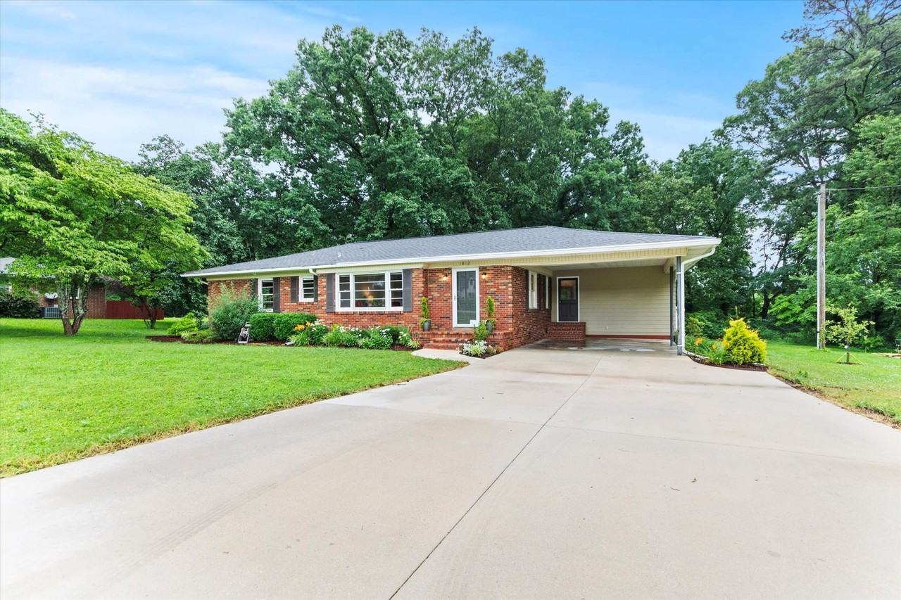 1812 Elkton St - Photo 4 of 29