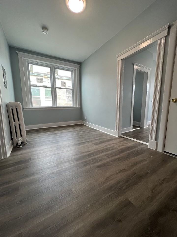 47 Hooker St - Photo 5 of 10