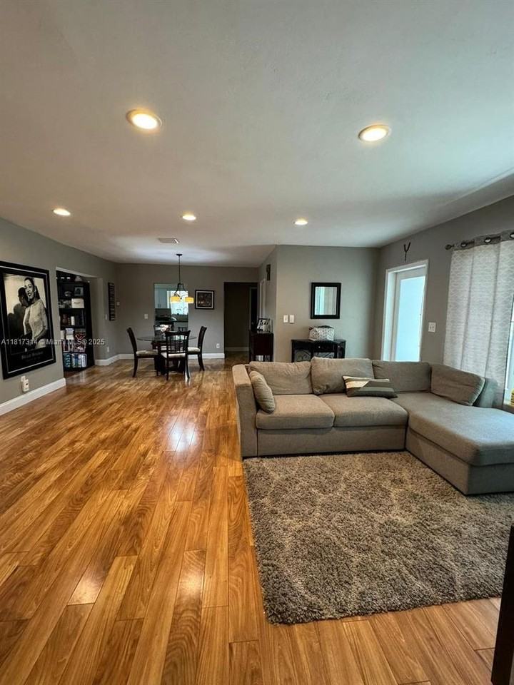 15110 Ne 9th Ct - Photo 2 of 19