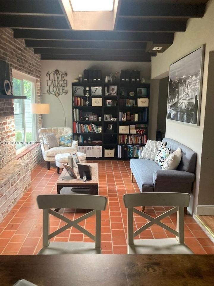 15110 Ne 9th Ct - Photo 3 of 19