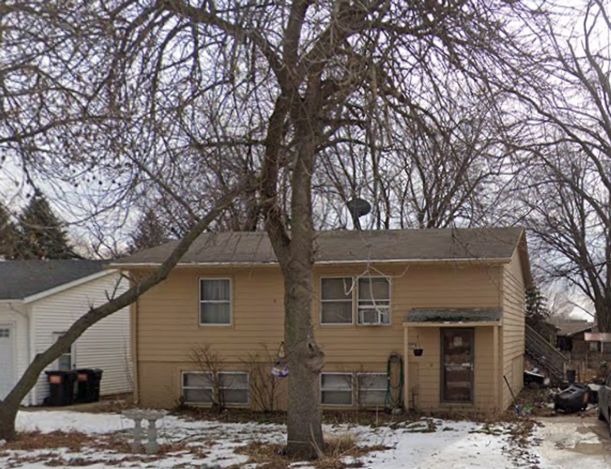 605 E Maple St - Photo 4 of 4