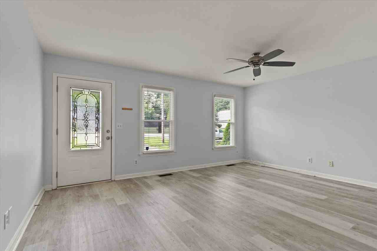1123 Humes Ave Ne - Photo 7 of 29
