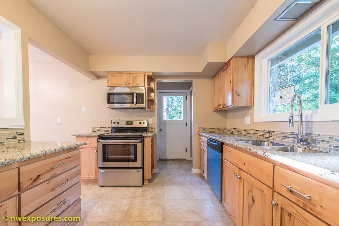 12025 Sw 64th Ave - Photo 7 of 18