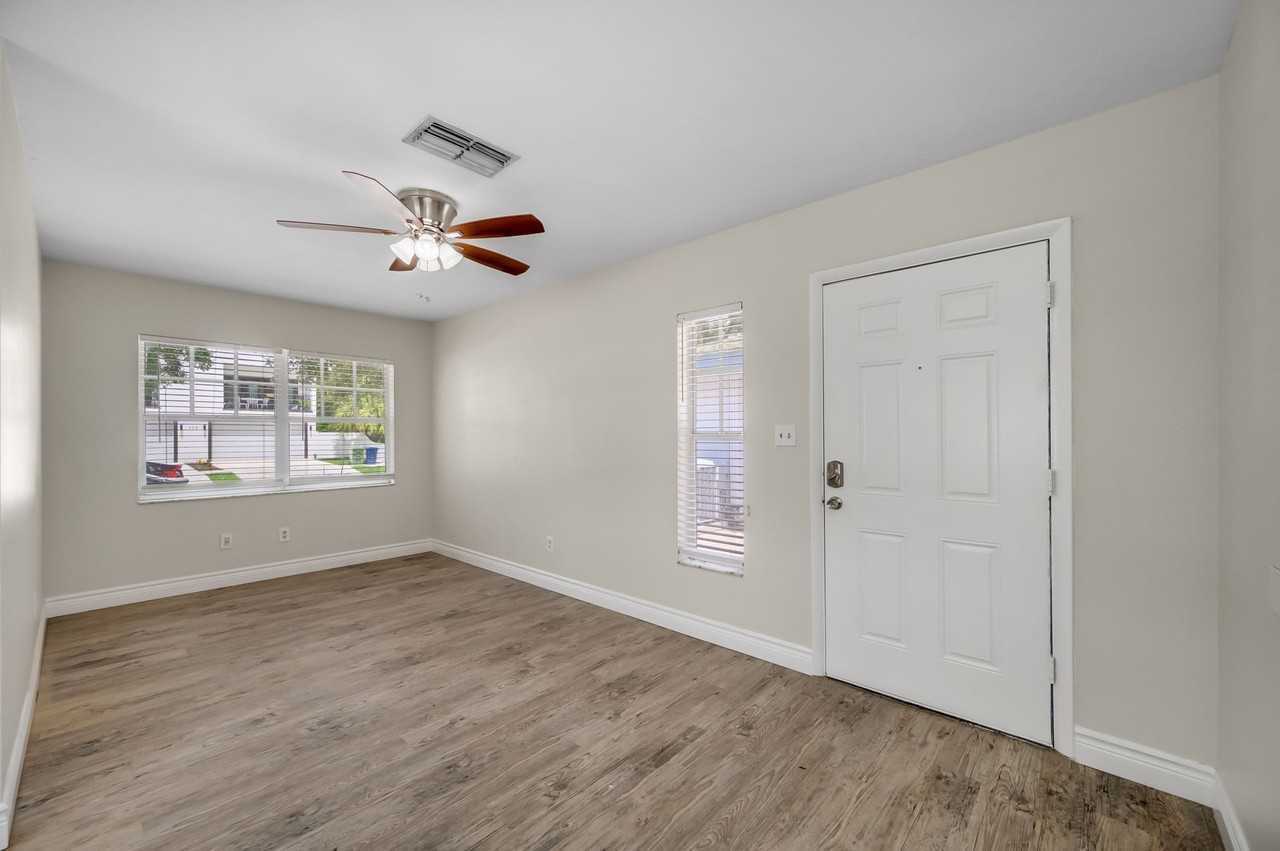 406 S Westland Ave - Photo 2 of 21