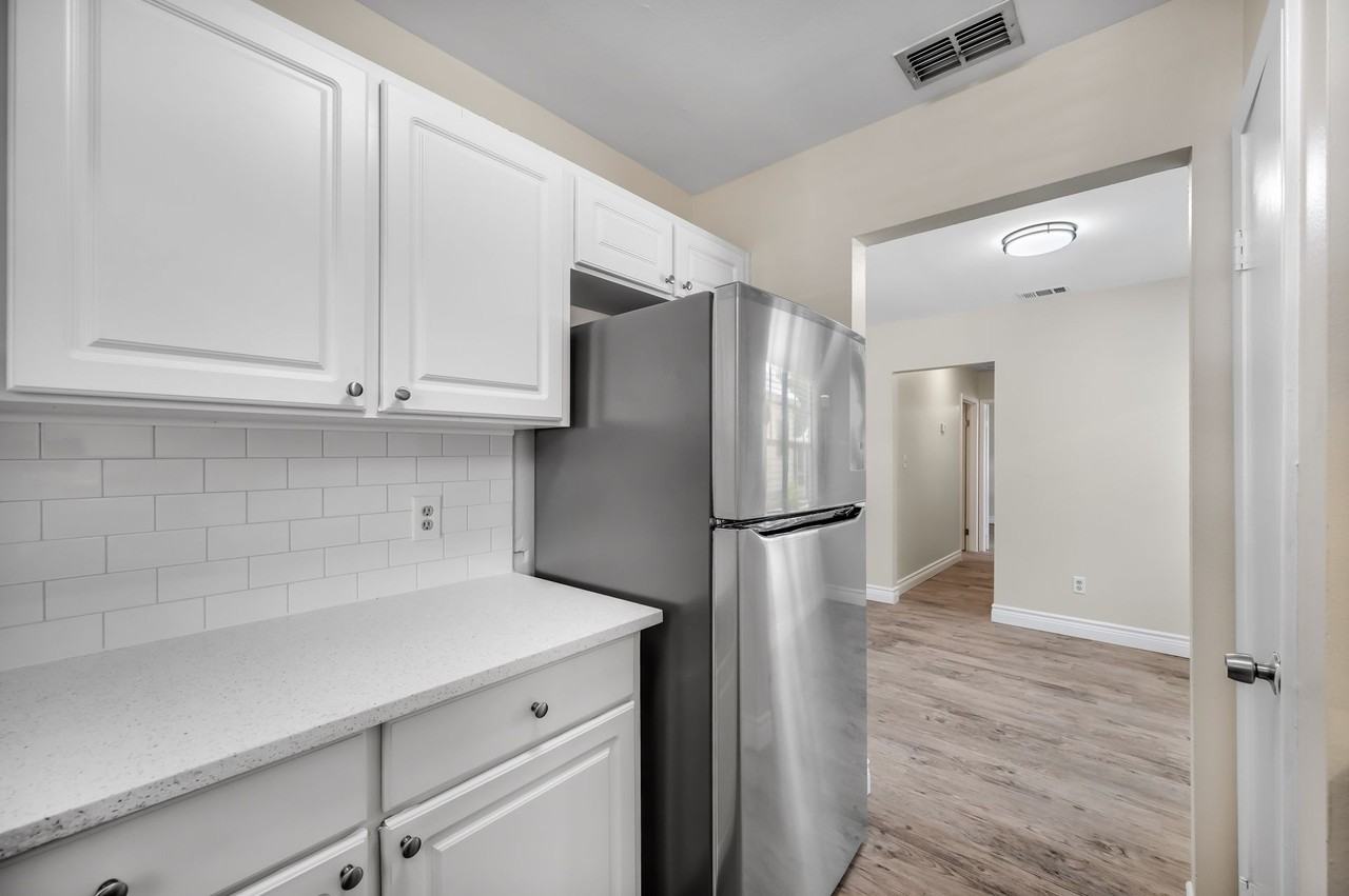 Renovated SoHo 2 - Photo 3 of 21