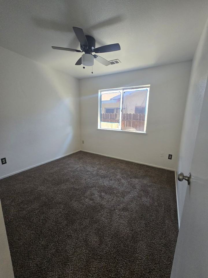 1030 Chester Ave - Photo 2 of 9