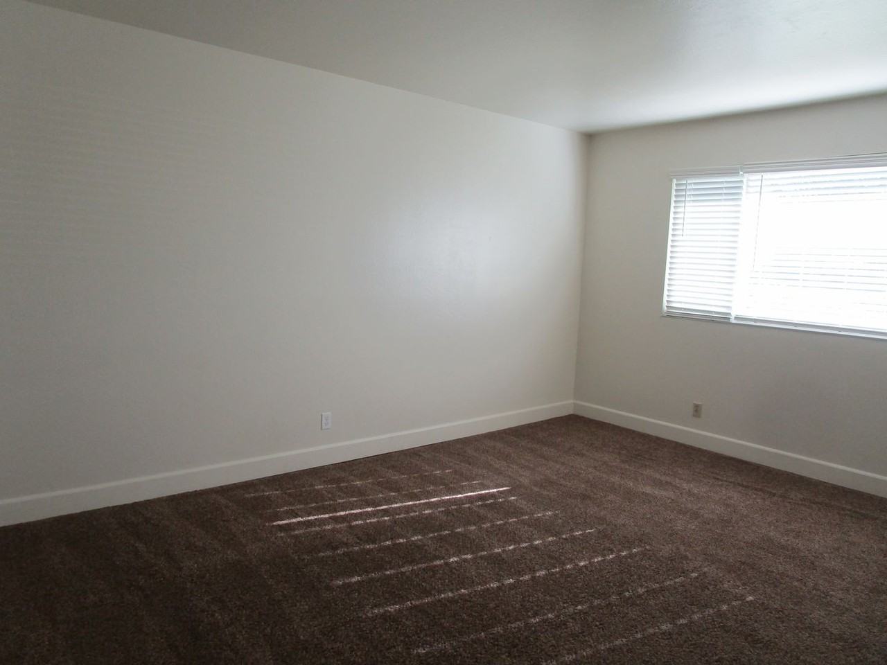 2039 Barbour Dr - Photo 2 of 14