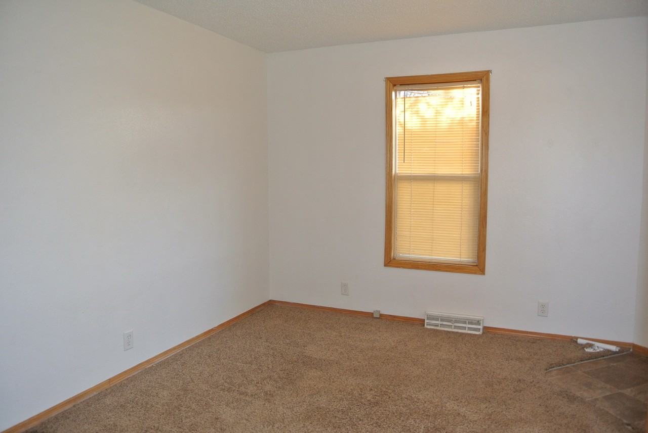 206 2nd St E - Photo 6 of 16