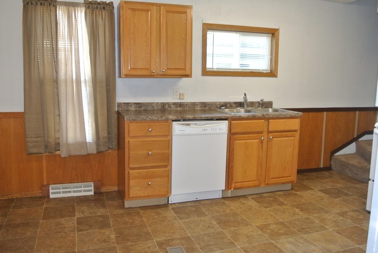 206 2nd St E - Photo 7 of 16