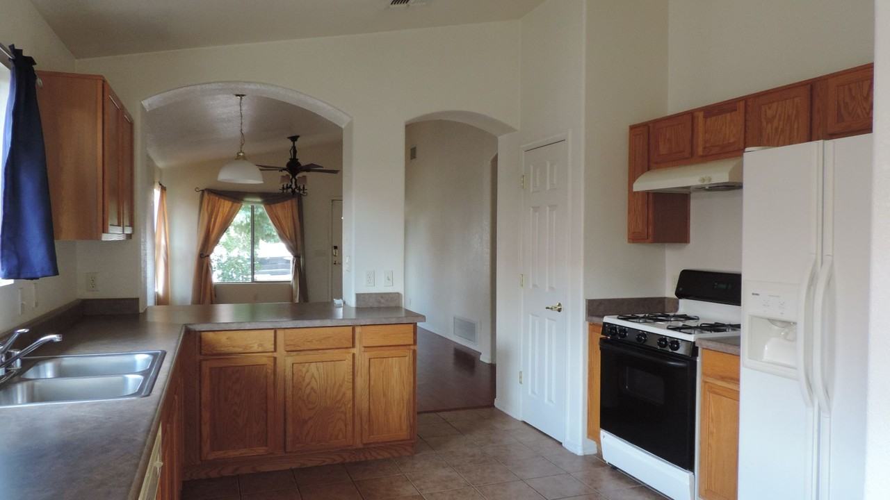 954 Escondido Dr - Photo 7 of 19