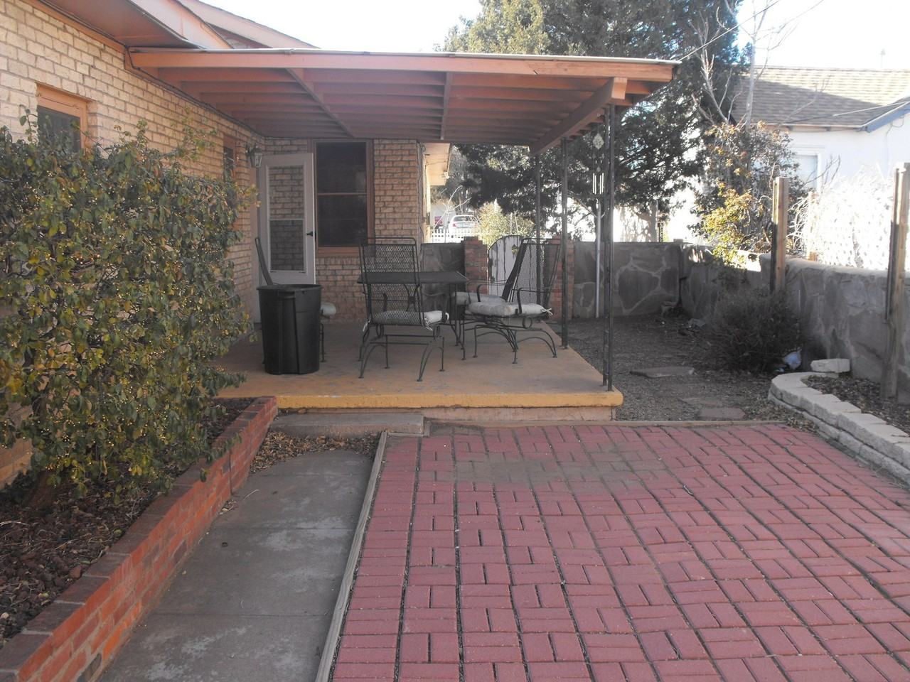 600 E 14th St - Photo 2 of 27