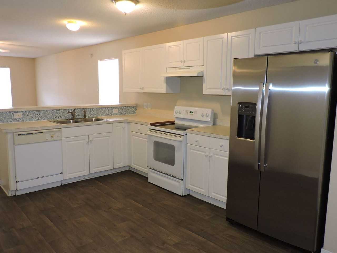 1005 Antigua Cir - Photo 2 of 20