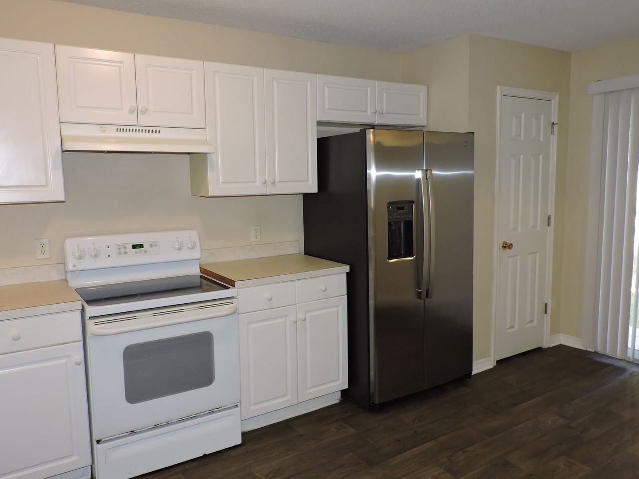 1005 Antigua Cir - Photo 3 of 20