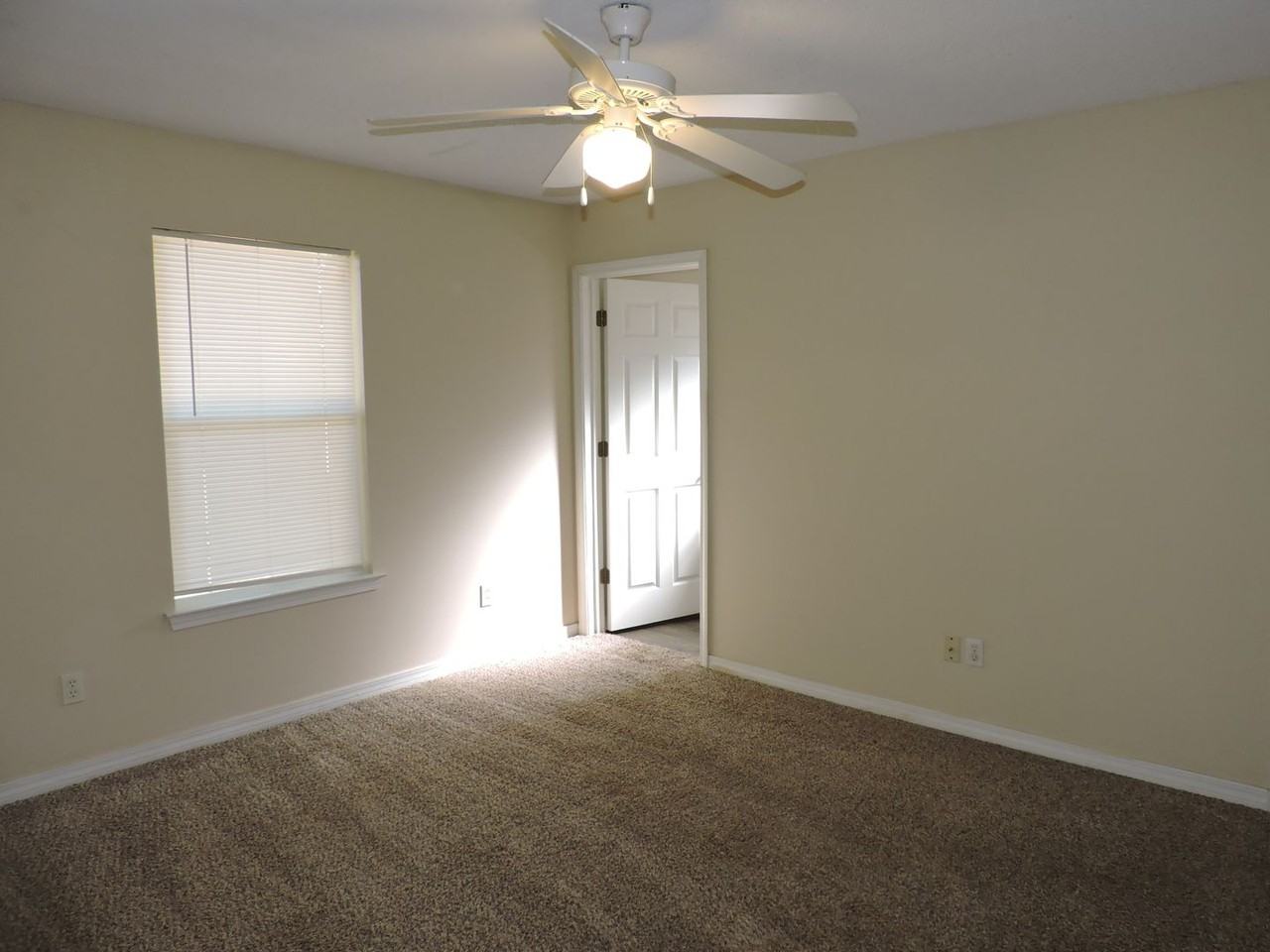1005 Antigua Cir - Photo 5 of 20