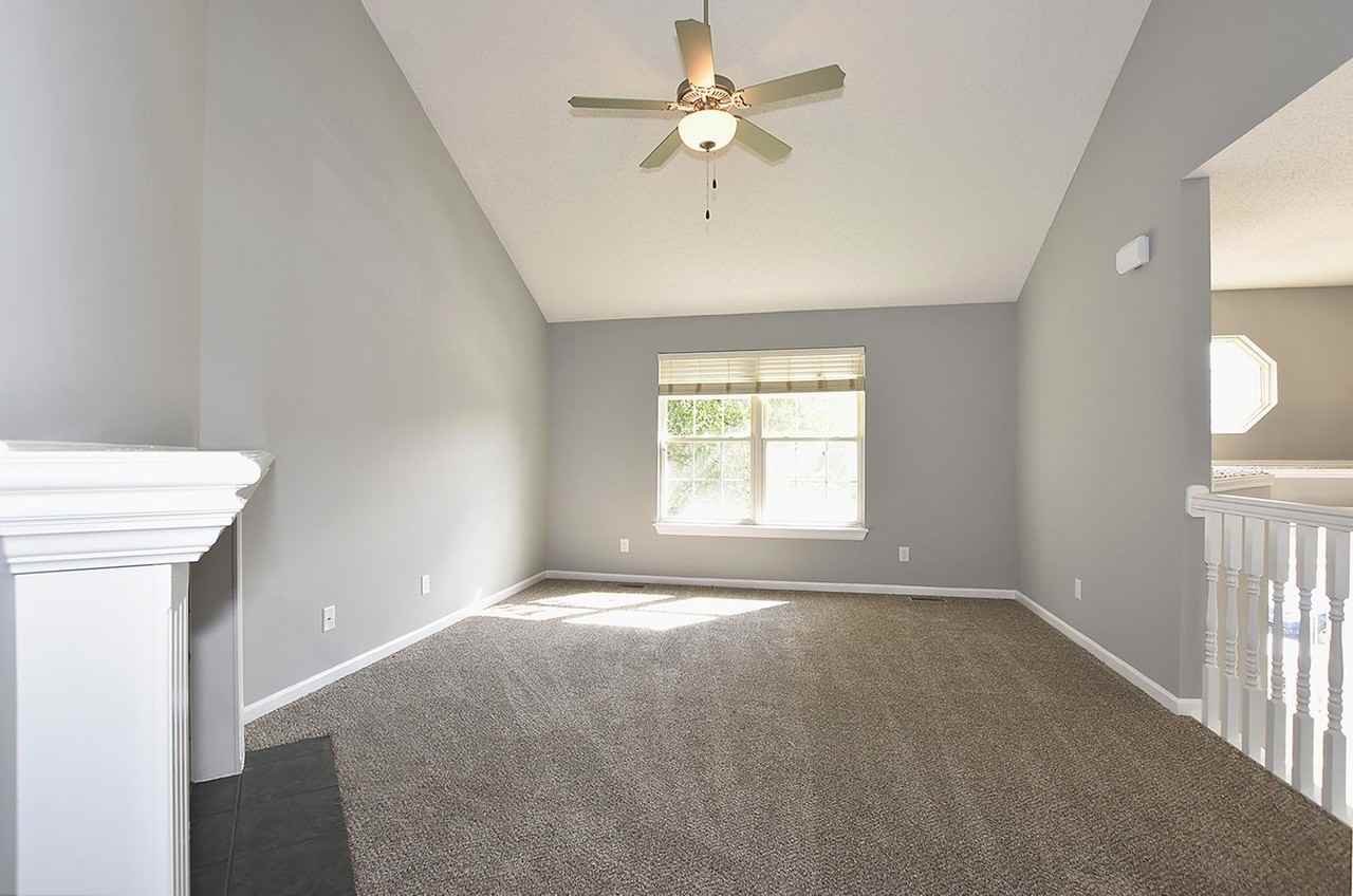 13650 Hunter Dr - Photo 2 of 26
