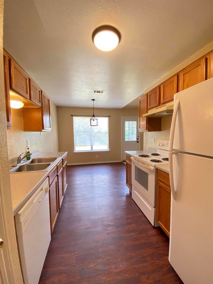 3510 Crescent Drive - Photo 6 of 15