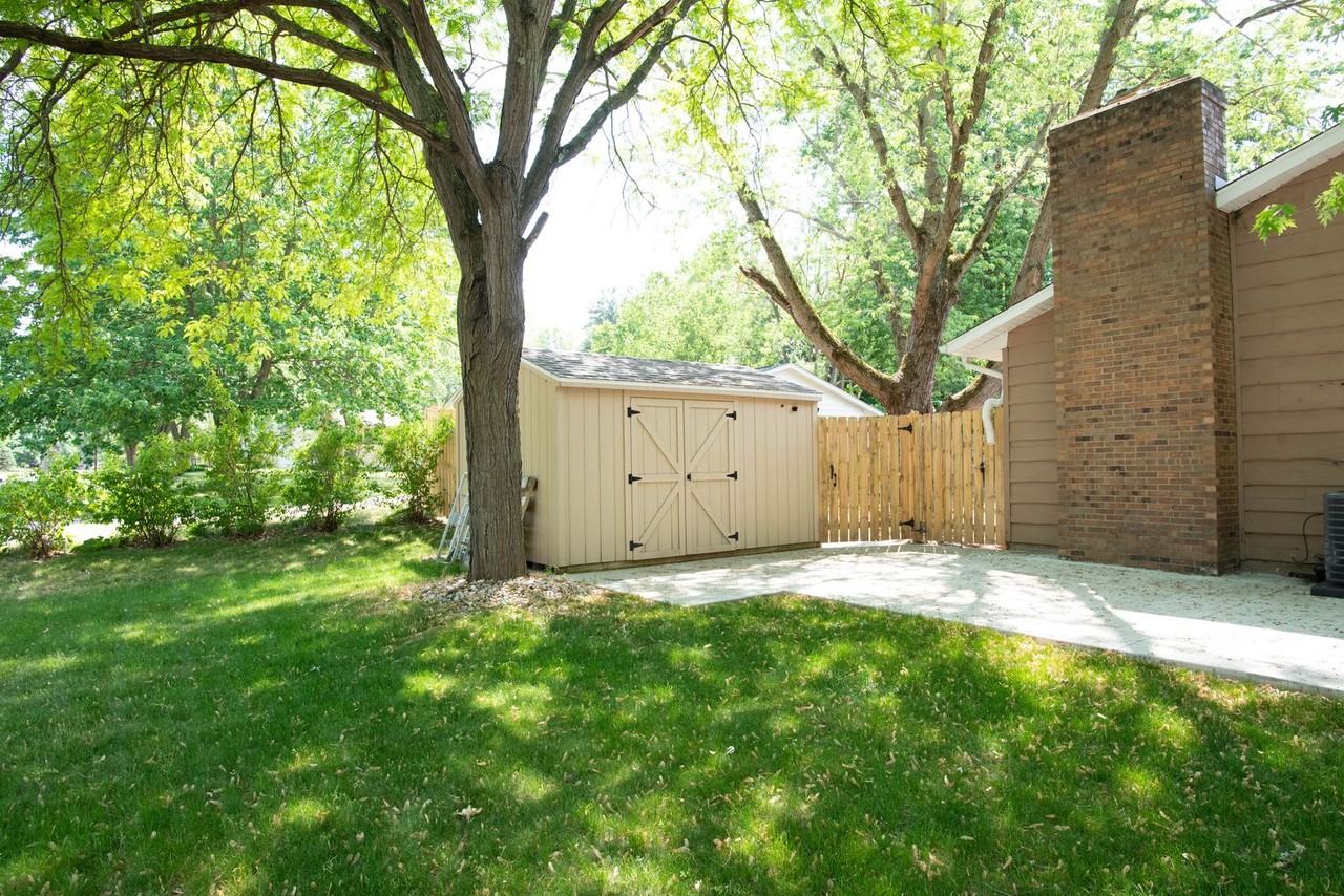 1901 Charter Ave - Photo 3 of 15